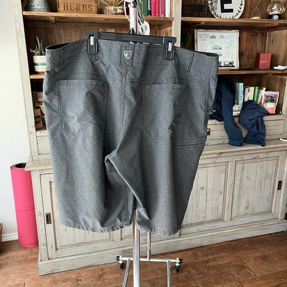 Kuhl mens vented mesh shorts size 40 - Picture 4 of 10